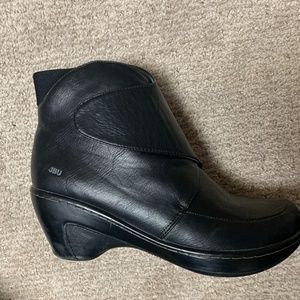JBU wedge/platform Velcro bootie